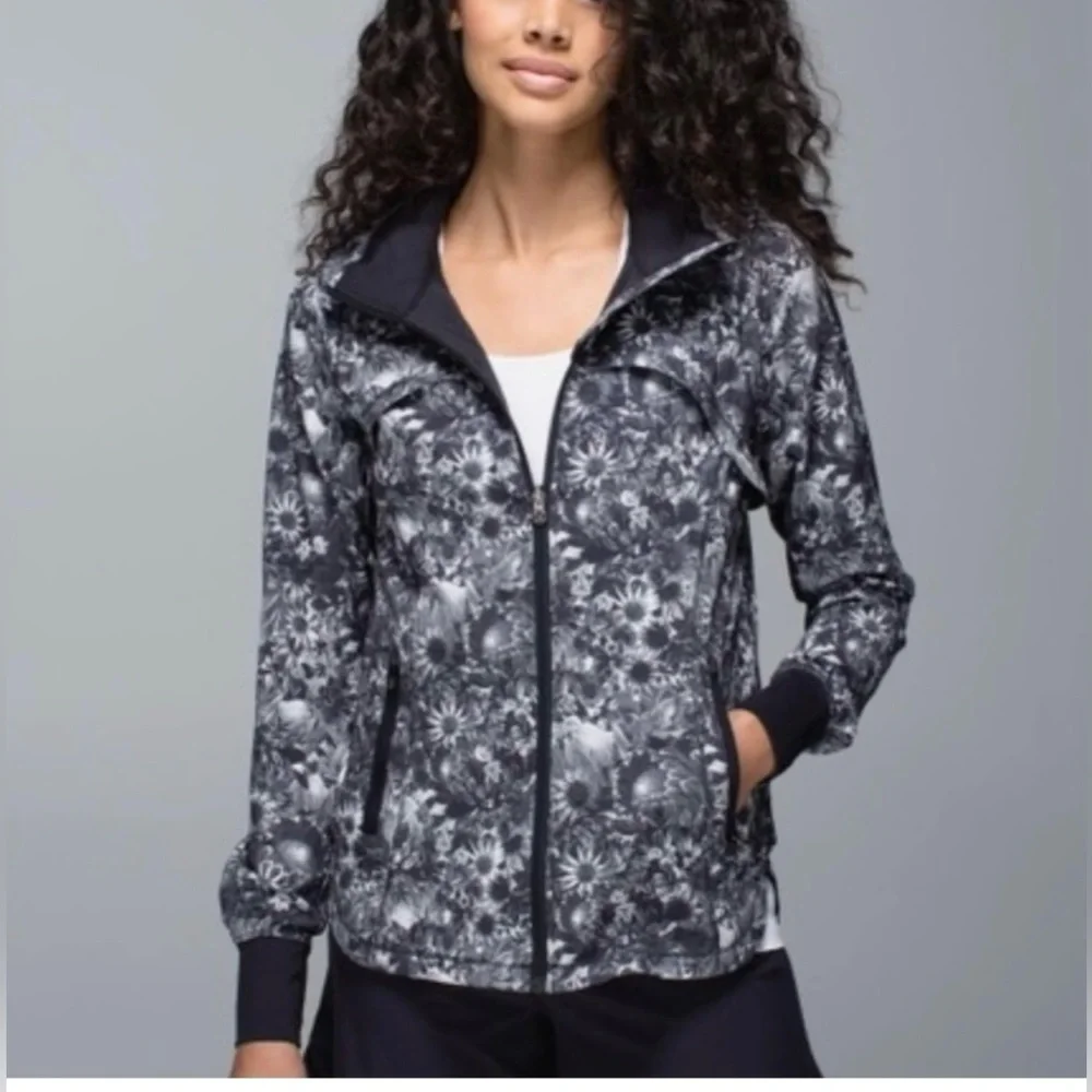 Lululemon Bring Back The Track Jacket Hoodie Pullover Size 4 Black White